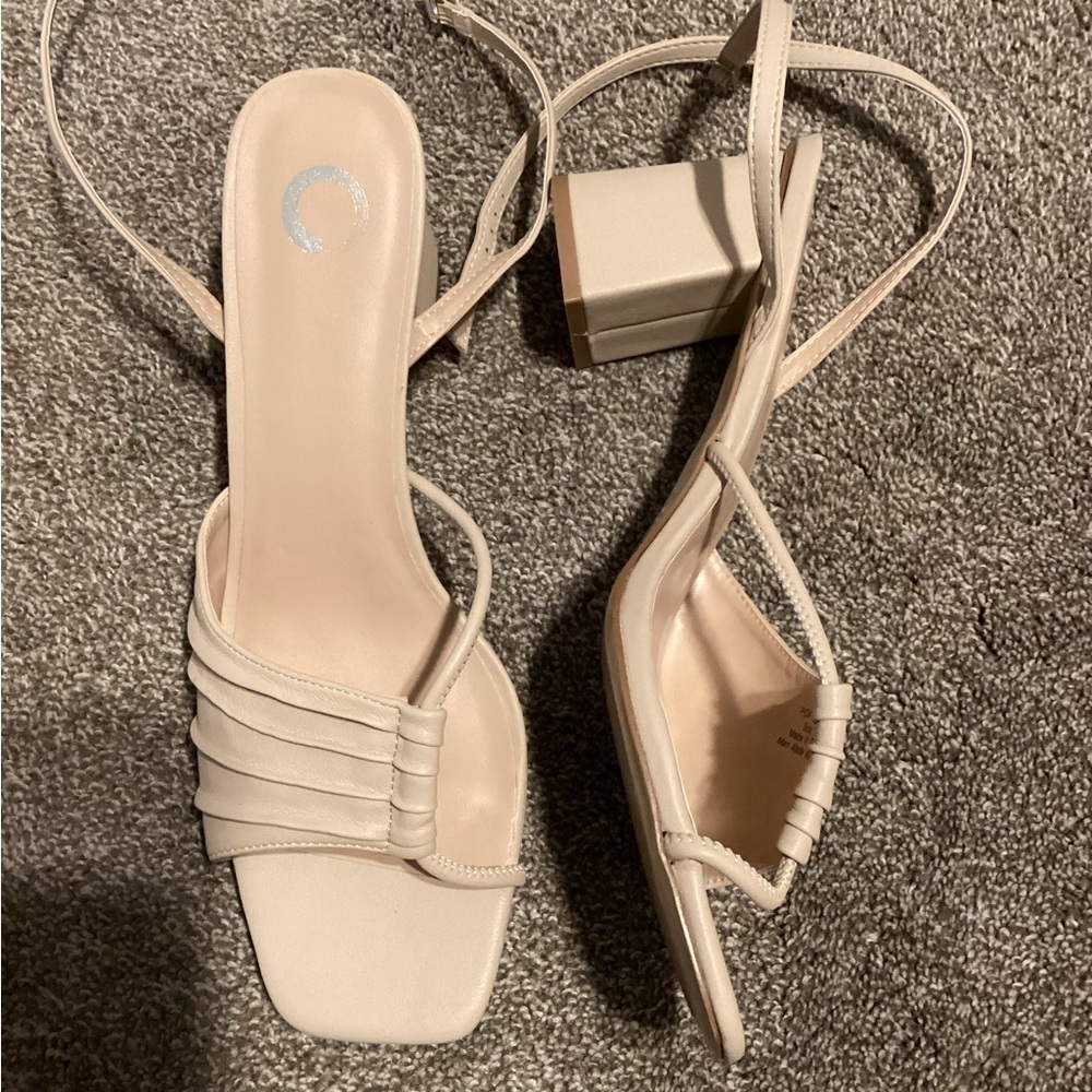 NWOT Size 12 Journee Shiloh beige block‎ heel sandal - Picture 3 of 5